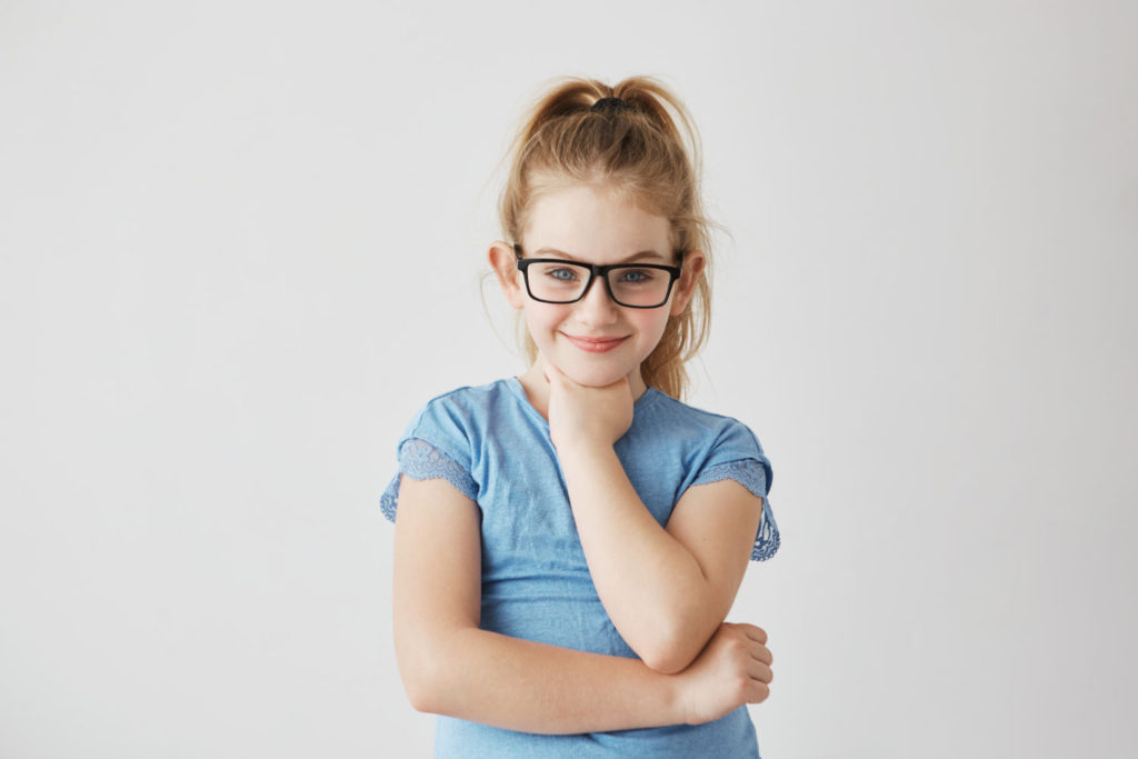 Czasami już małe dzieci muszą nosić okulary korekcyjne, które leczą ich wadę wzroku