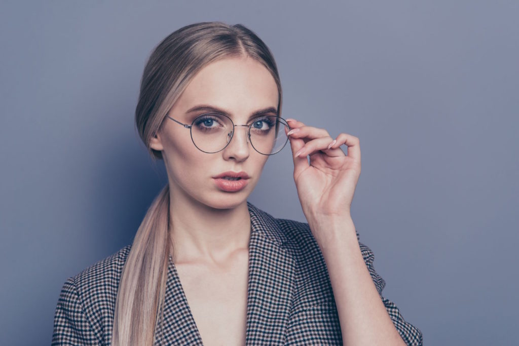 Oprawki na okulary do korekcji wzroku to nie tylko praktyczny element naszego codziennego życia, ale również modny dodatek, który może podkreślić nasz styl i osobowość